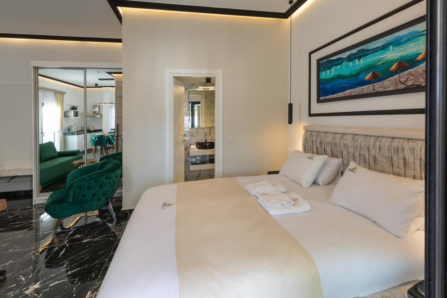 Lazar Lux Suites - Ammoudara Amoudara  객실 사진